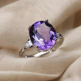 Goldring mit funkelndem Zirkonia