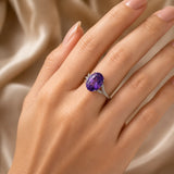 Silberring mit Amethyst und Zirkonia-Akzenten