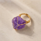 Goldring mit umwickeltem Amethyst-Kristall